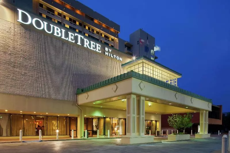 هتل Doubletree By Hilton Little Rock