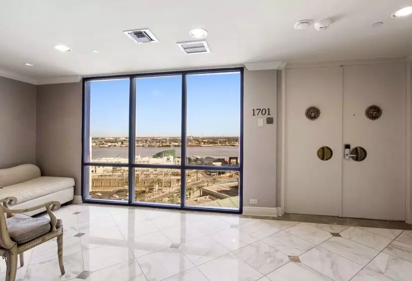 هتل Doubletree By Hilton New Orleans