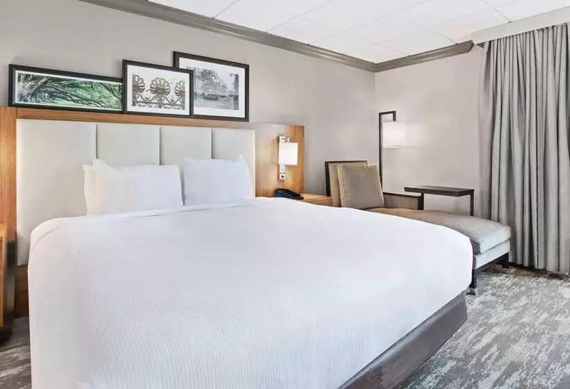 هتل Doubletree By Hilton New Orleans