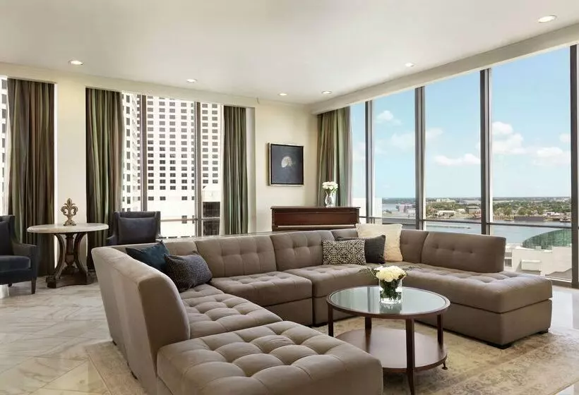 هتل Doubletree By Hilton New Orleans