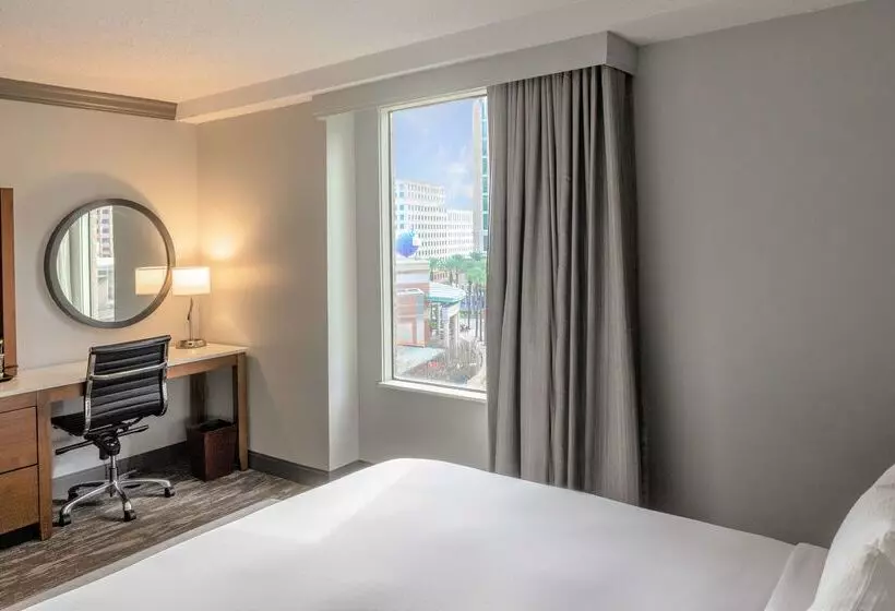 هتل Doubletree By Hilton New Orleans