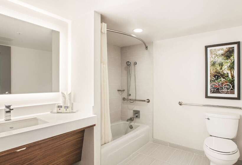 Szálloda Doubletree By Hilton New Orleans