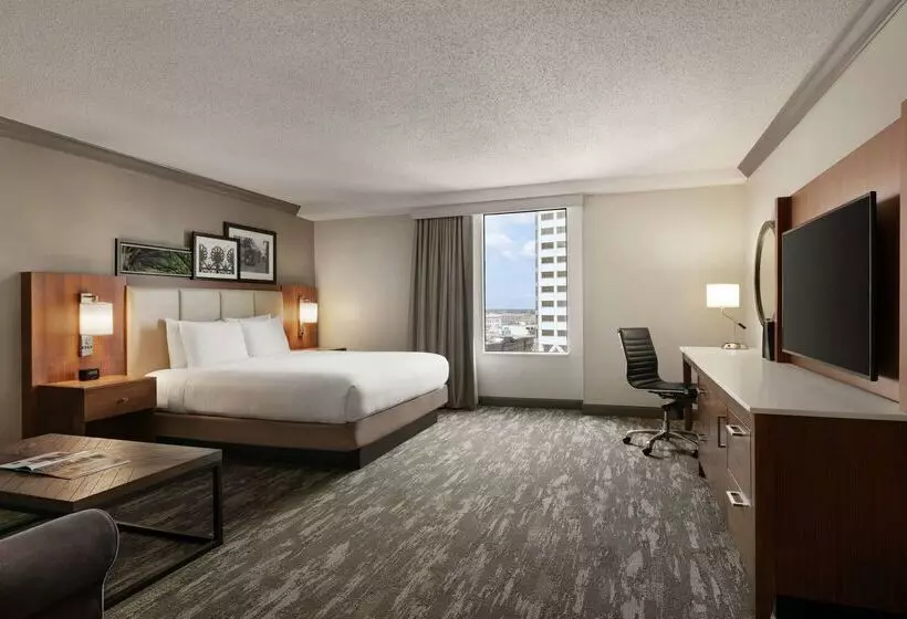 هتل Doubletree By Hilton New Orleans
