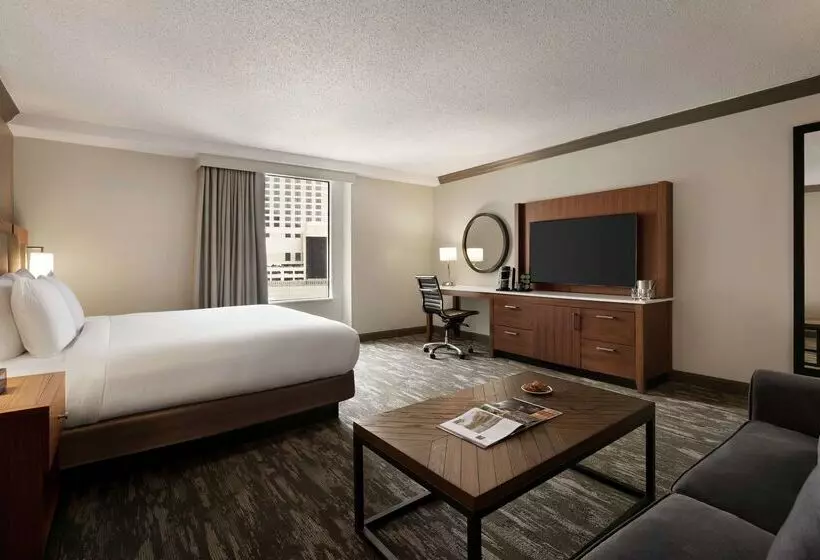 هتل Doubletree By Hilton New Orleans