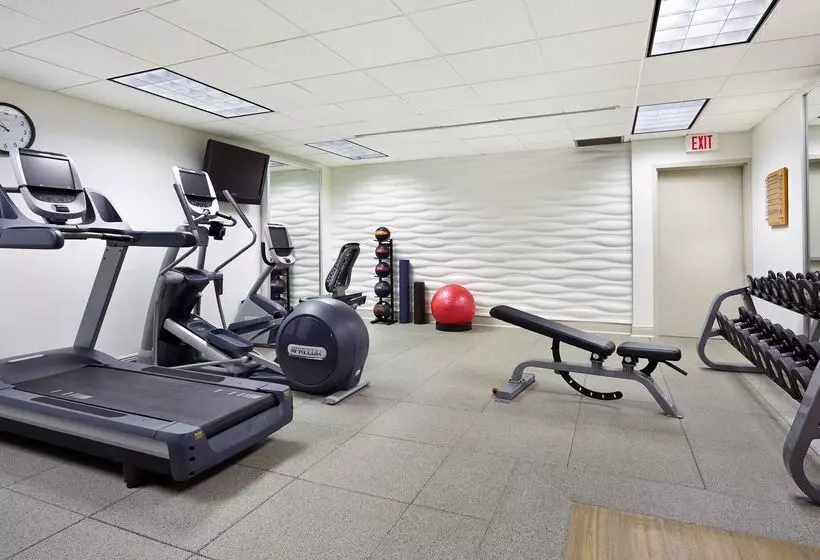 هتل Doubletree By Hilton New Orleans