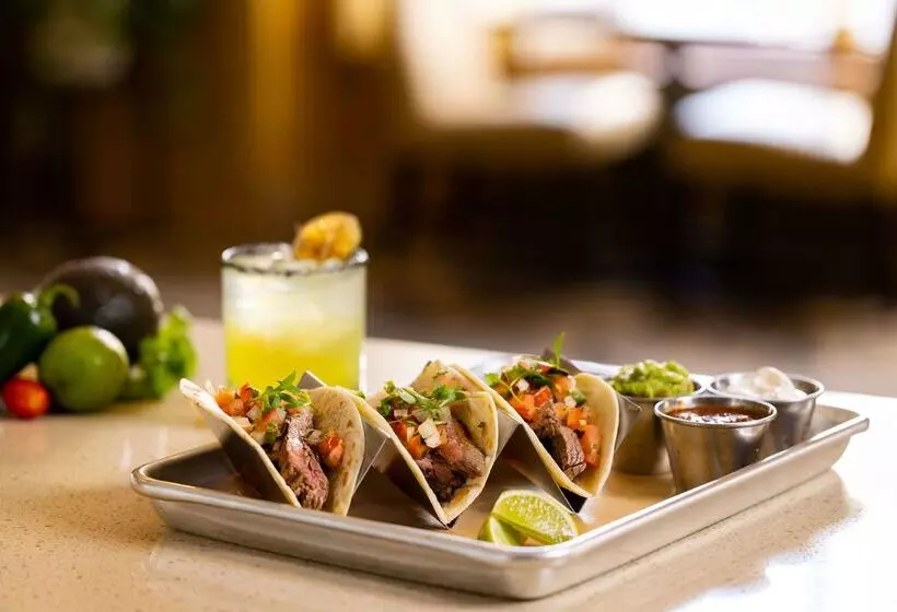 호텔 Doubletree Suites By Hilton Austin Downtown Capitol