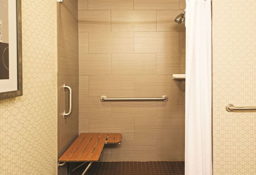 هتل Doubletree Suites By Hilton Austin Downtown Capitol