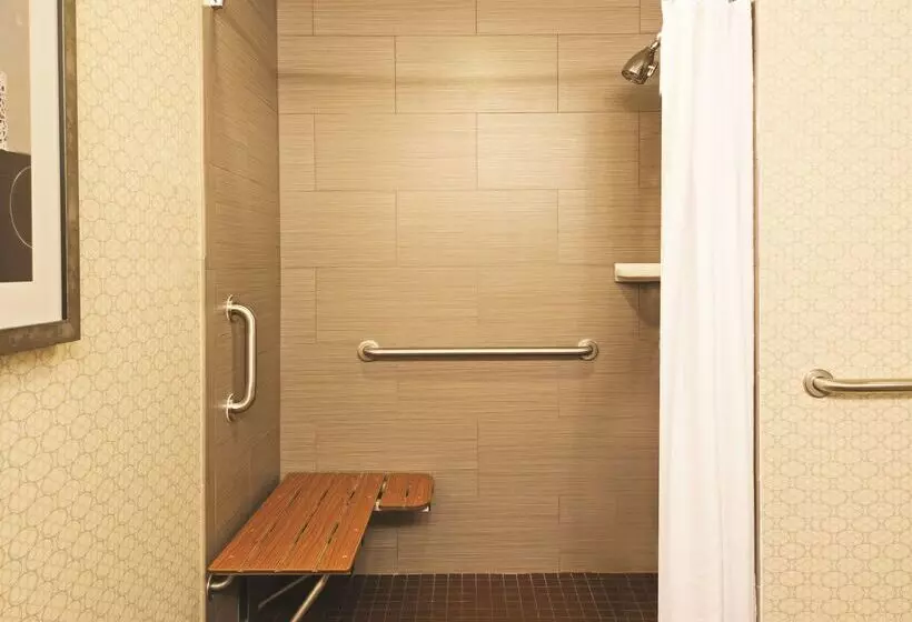 호텔 Doubletree Suites By Hilton Austin Downtown Capitol