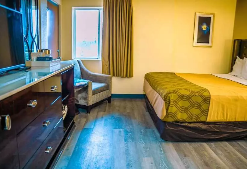 Отель Inn At York