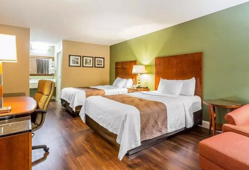 호텔 Quality Inn & Suites Near Robins Air Force Base