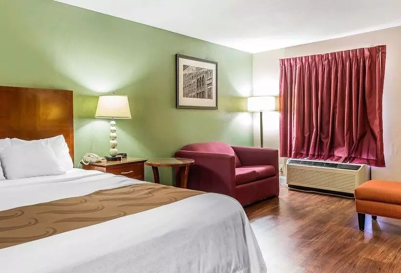 호텔 Quality Inn & Suites Near Robins Air Force Base