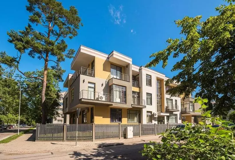 Black Pearl Apartments
