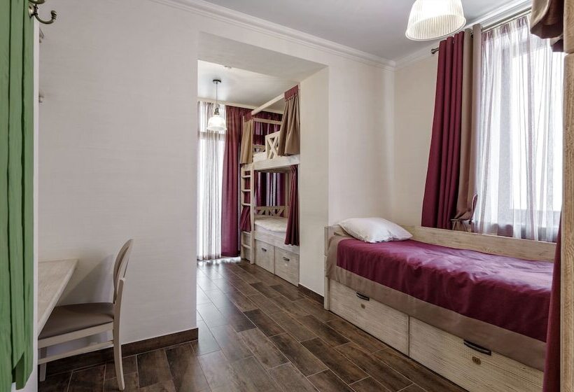 Bon Son Hotel & Hostel