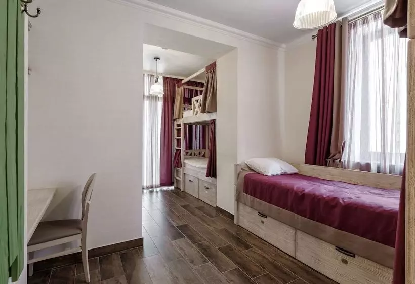 Bon Son Hotel & Hostel