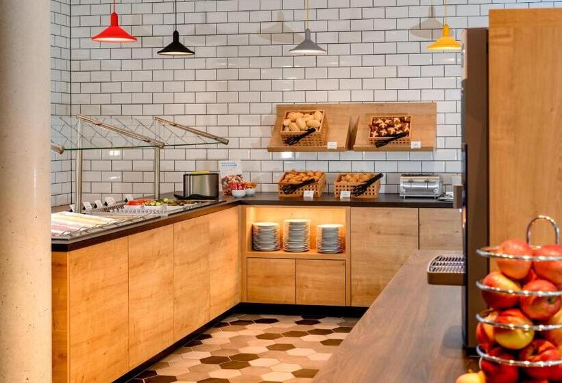 호텔 Holiday Inn Express Göttingen, An Ihg