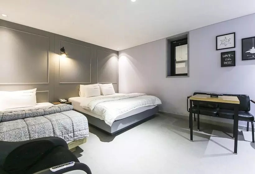 Hotelli Changwon  Play