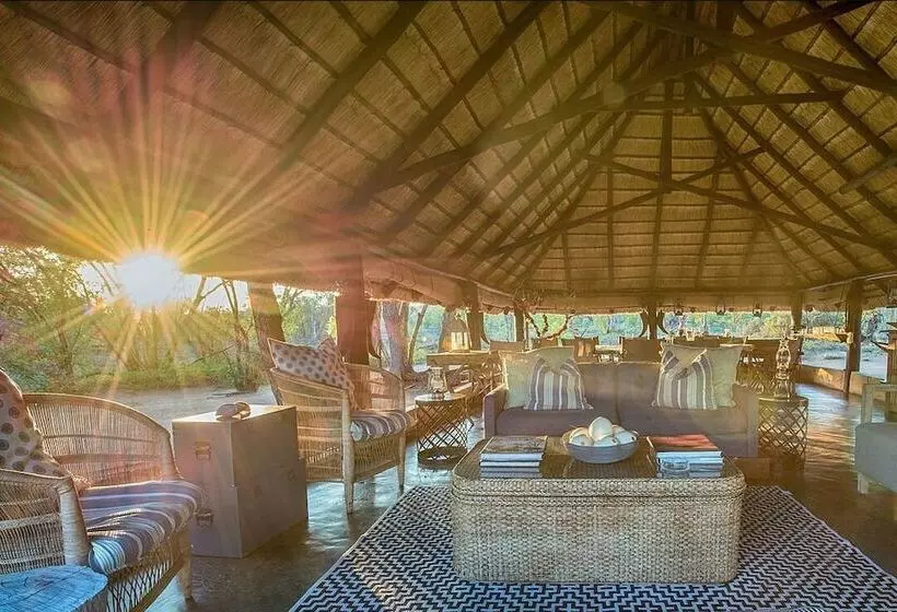 ホテル Pungwe Safari Camp