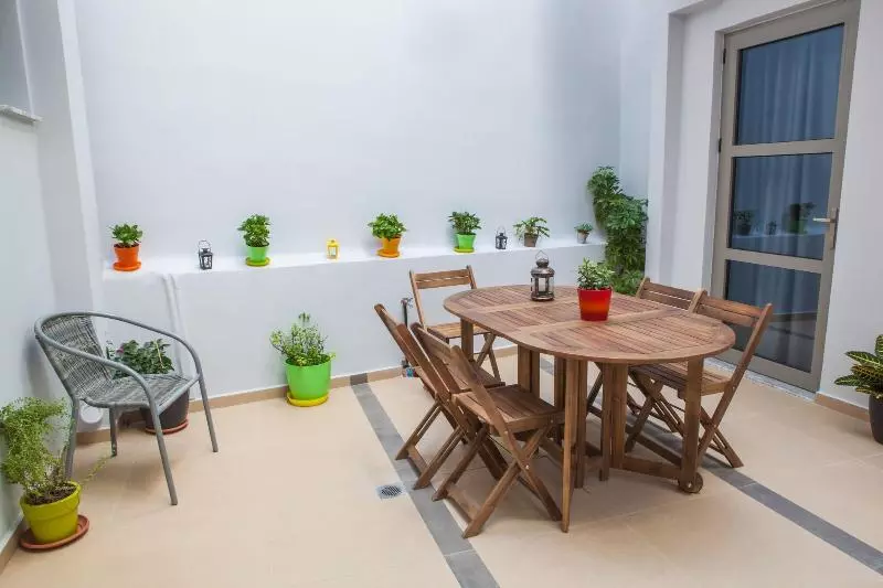 هتل Anemos Rooms & Apartments