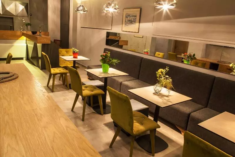 هتل Anemos Rooms & Apartments