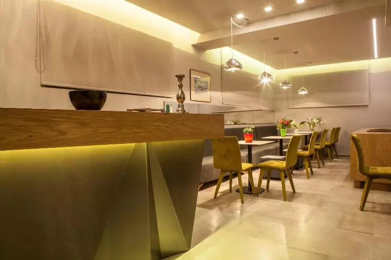 هتل Anemos Rooms & Apartments