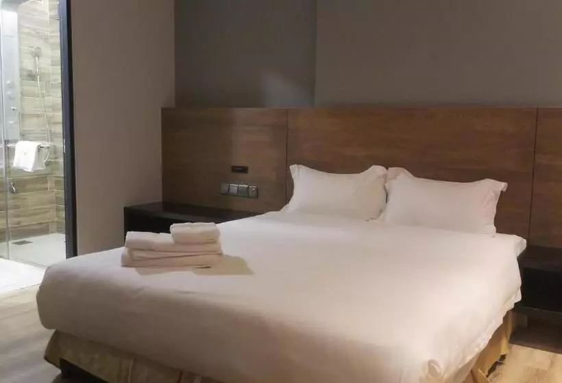Roxy Hotel Padungan