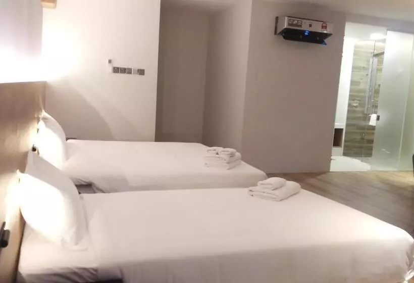 Roxy Hotel Padungan