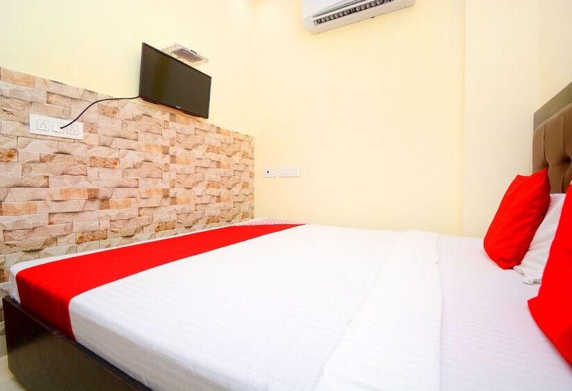 酒店 The Sai Palace By Oyo Rooms