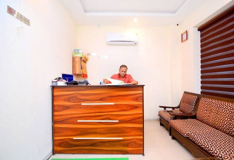 酒店 The Sai Palace By Oyo Rooms