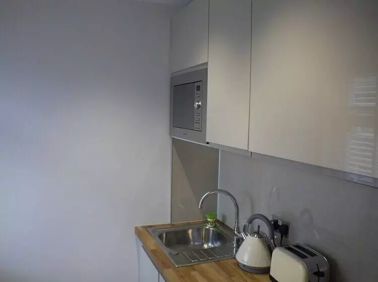 Mcmillan House Studio Apartments