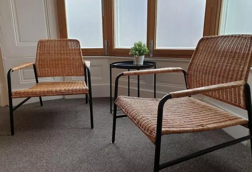 Mcmillan House Studio Apartments
