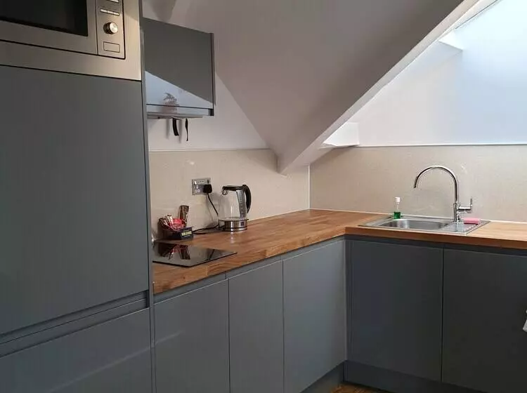 Mcmillan House Studio Apartments
