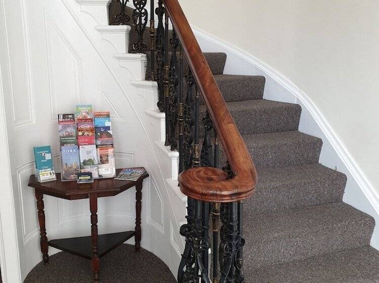 Mcmillan House Studio Apartments