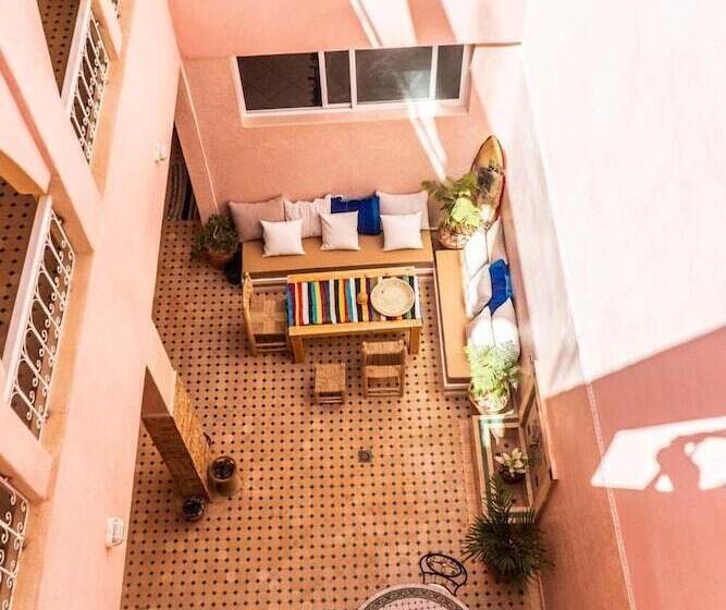 پانسیون Inna Guest House