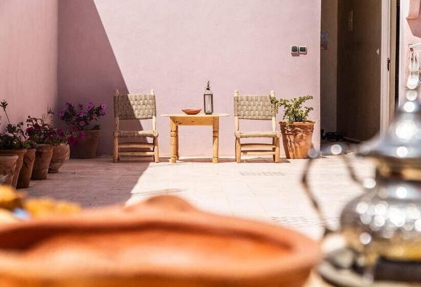 پانسیون Inna Guest House