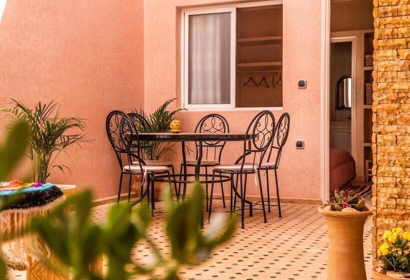 پانسیون Inna Guest House