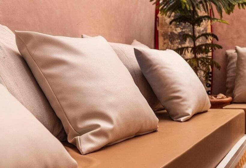 پانسیون Inna Guest House