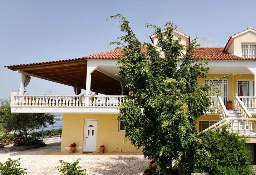 Verga Apartments & Suites