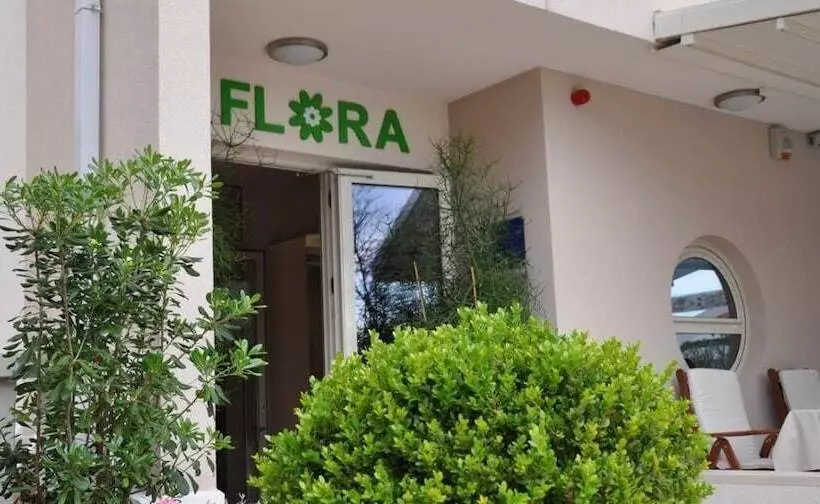 Aparthotel Flora