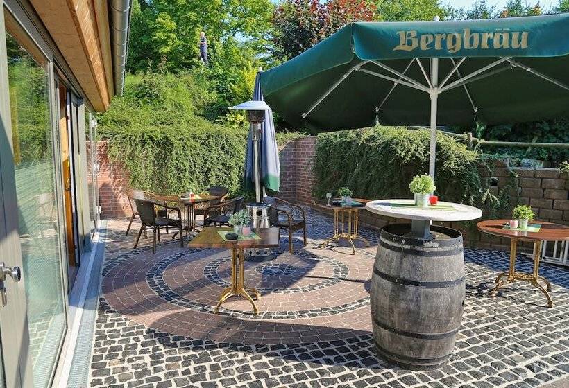 簡易ホテル Landgasthaus Zur Linde