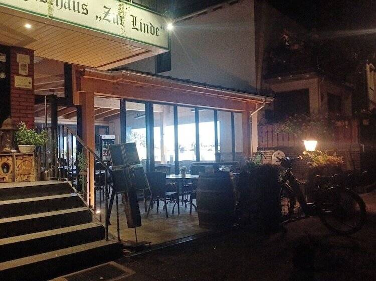 簡易ホテル Landgasthaus Zur Linde