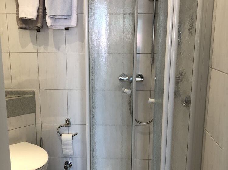 簡易ホテル Landgasthaus Zur Linde