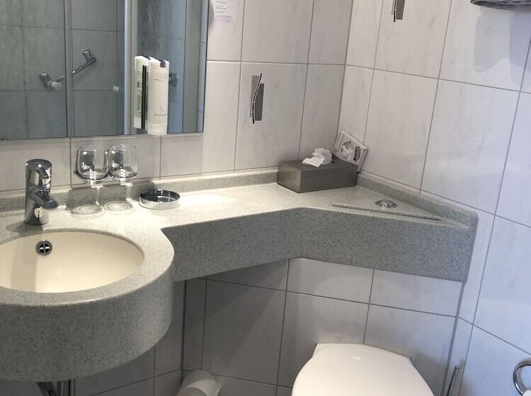 簡易ホテル Landgasthaus Zur Linde