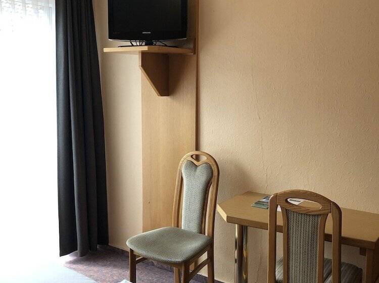 簡易ホテル Landgasthaus Zur Linde