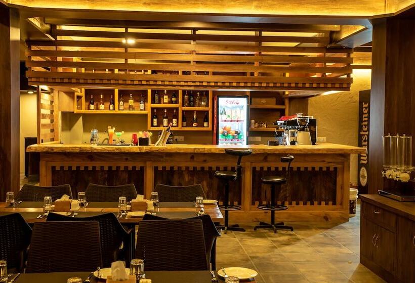 هتل Busy Bee Resort, Pokhara