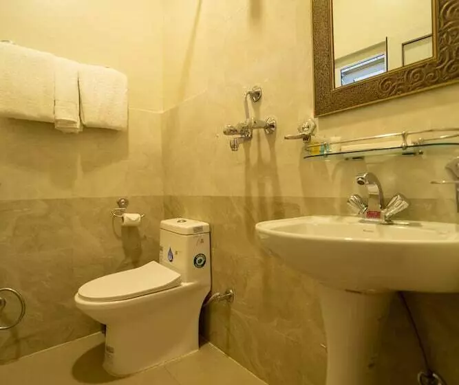 هتل Busy Bee Resort, Pokhara