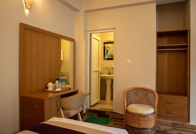 هتل Busy Bee Resort, Pokhara