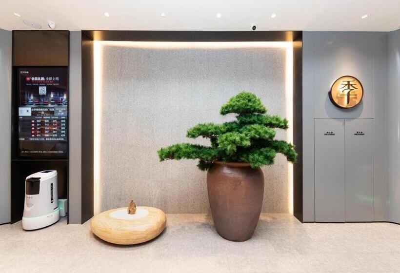 Atour Light Hotel Nanjing South Railway Station South Square