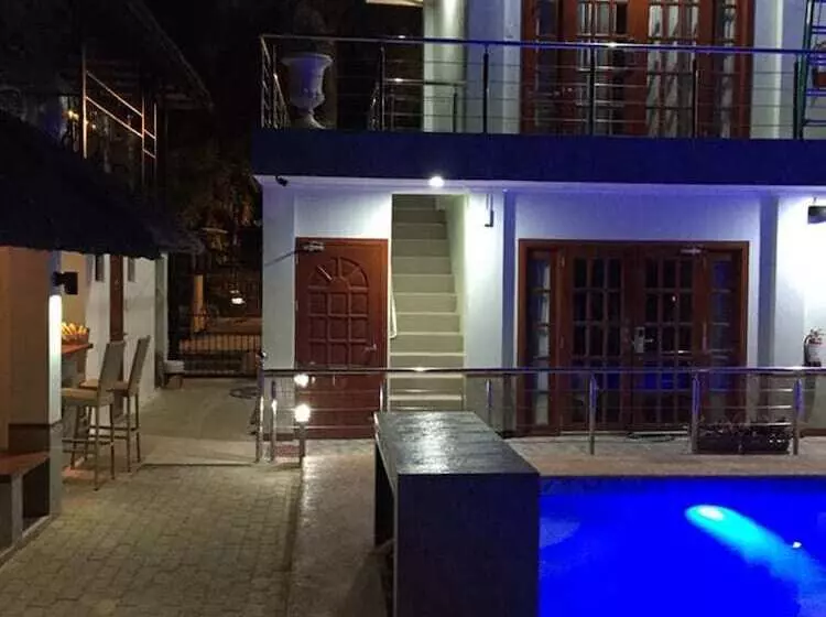 Hotelli Ocean Breeze Resort