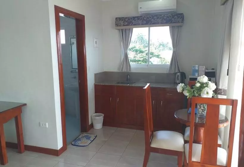 Hotelli Ocean Breeze Resort