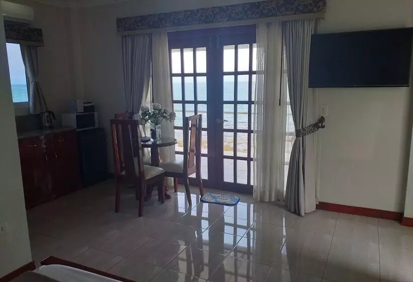 Hotelli Ocean Breeze Resort